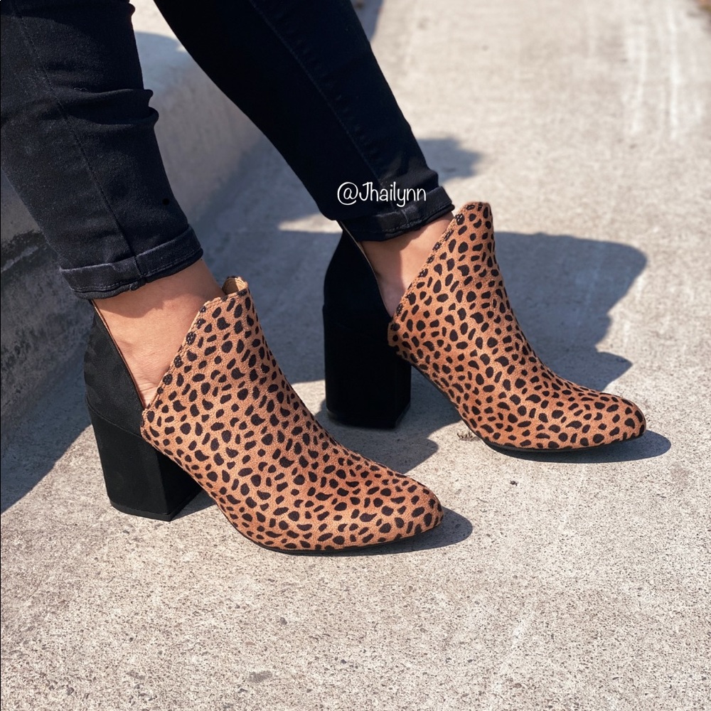 Leopard side cut chunky heel bootie - Picture 4 of 6